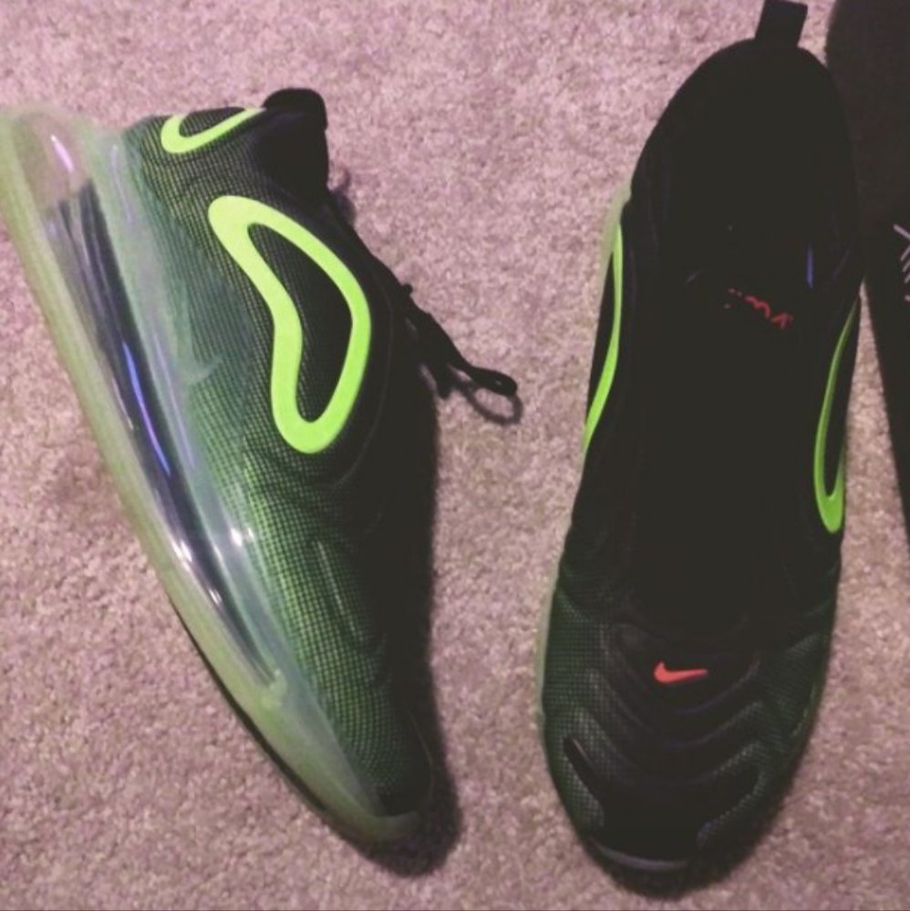 Men's size 10.5 Nike 720